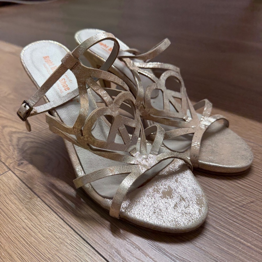 Right Bank Shoe Co Peace Sign Heels 7.5M Gold Leather Strappy Sandals Boho Spain